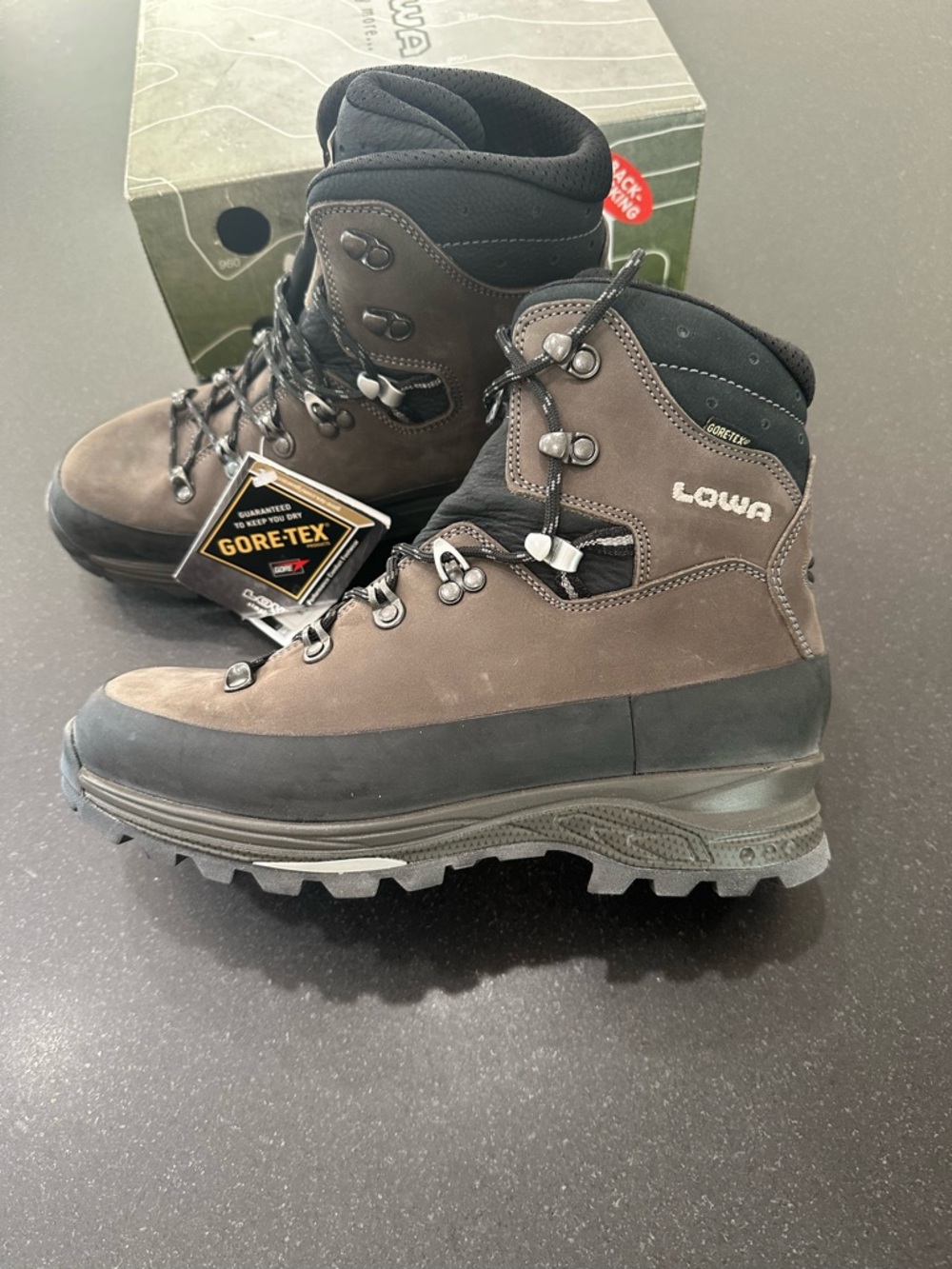 Lowa Tibet Evo GTX Women's 9.5 or Men's 8